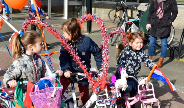 <p>De skelter- en fietsoptocht.</p>