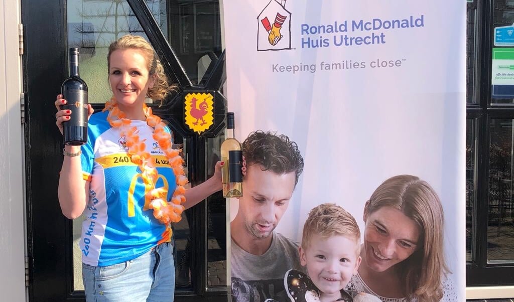 Chantal van der Leest uit Bunnik zamelt geld in voor het Ronald McDonald huis in Utrecht 