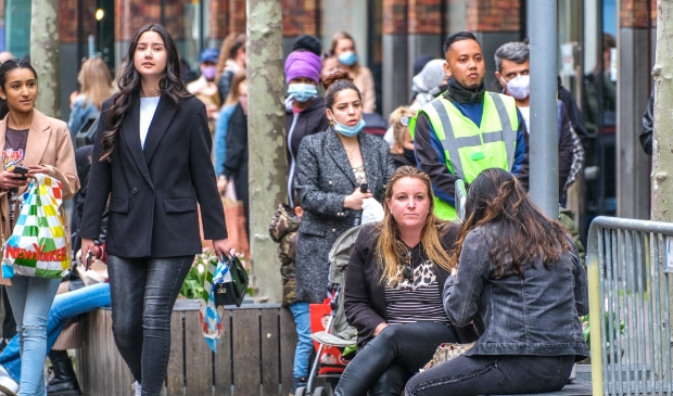 <p>Eerste dag shopping gekte Hoofddorp</p>