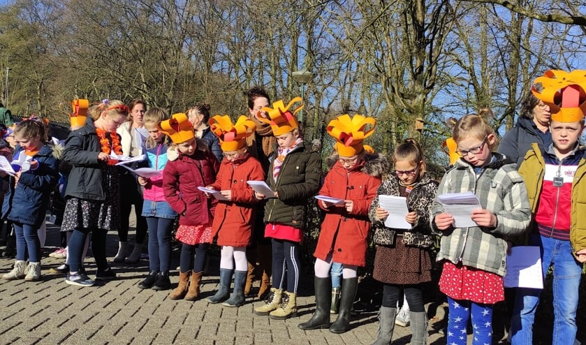Leerlingen van de Gisbertus Voetiusschool in Doorn zongen 's ochtends eerst liederen en deden daarna fanatiek mee met allerlei spellen.
