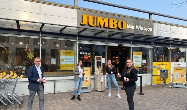 Linksvoor Jan van Wincoop, linkachter Emma, rechtsachter Yvonne en rechtsvoor Irja Goosmann