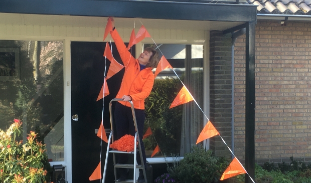 <p>Trudy Schippers nodigt Puttenaren uit hun huis te versieren voor Koningsdag. </p>