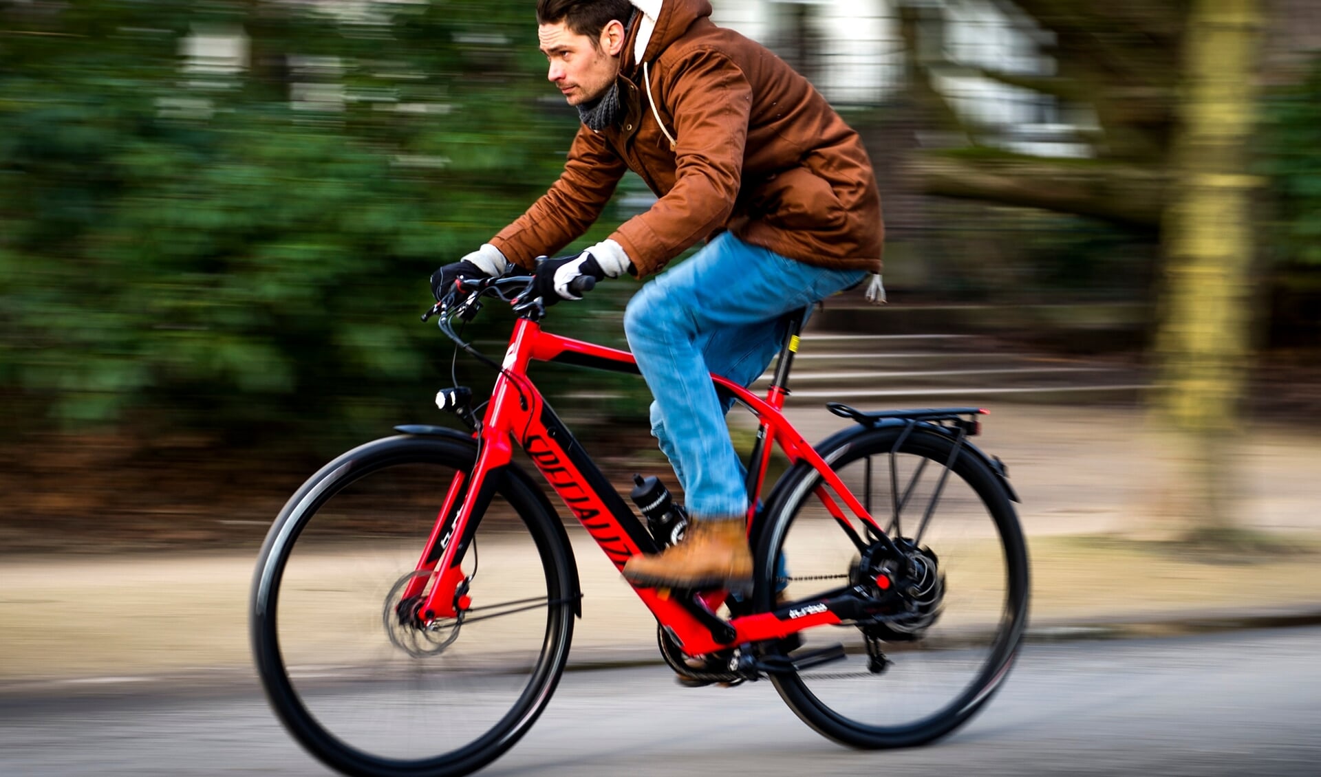 Opmars elektrische fietsen zorgt voor extra drukte en risico's - Houtens Nieuws | Nieuws uit de regio