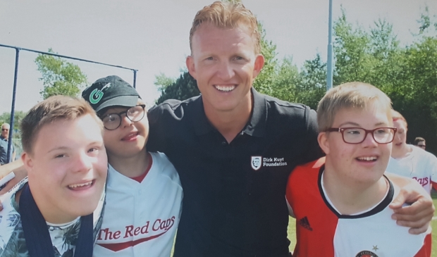 <p>Voor Feyenoord-fans Jesse van Rheenen, Brett Verhoeve en Tom van den Tweel was de ontmoeting met Dirk Kuyt een waar hoogtepunt.</p>