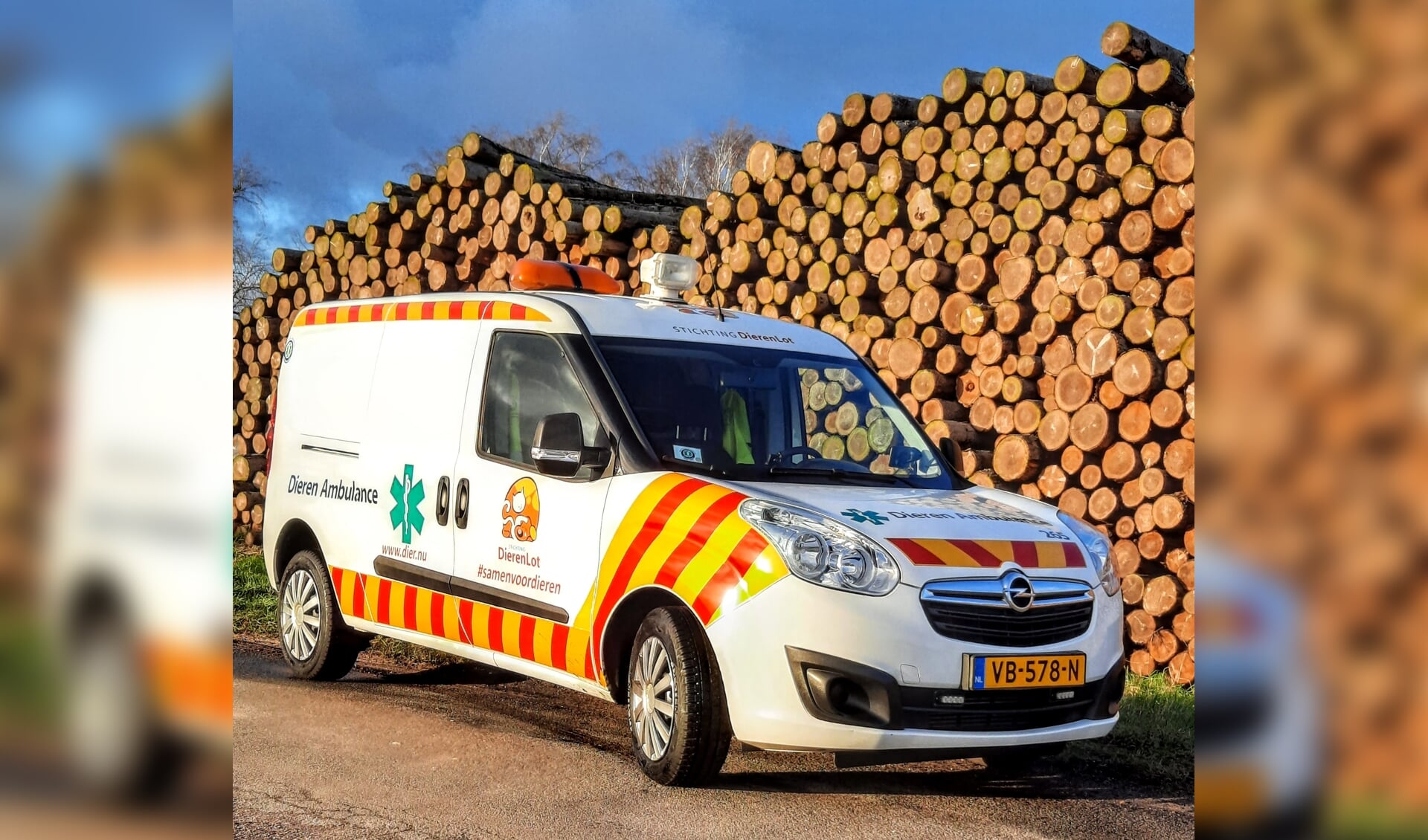 De nieuwe ambulance van stichting Dierenambulance Barneveld.