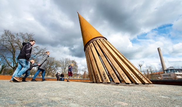 <p>De nieuwe zonnewijzer in stadspark Elisabeth Groen.</p>