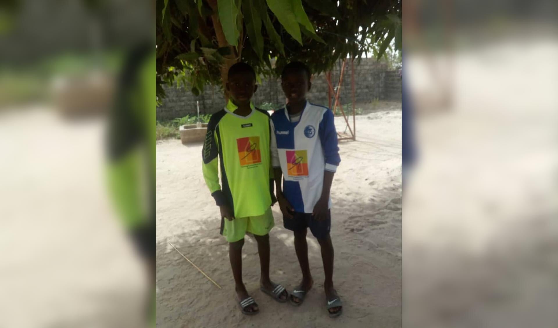 DTS Ede schenkt shirts aan team in Gambia