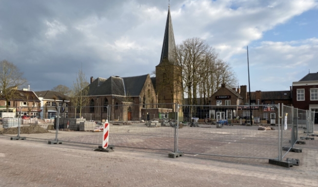 <p>,,Volgens het college zouden de pleinen begin april klaar zijn. Maar op 11 april lagen de pleinen nog gewoon open'', aldus de ChristenUnie.</p>