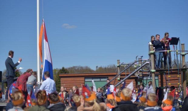 Zingen bij de vlag