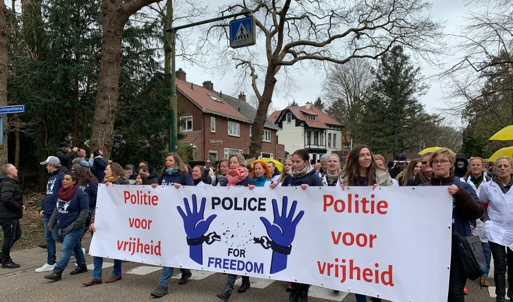 Vreedzame Protestmars Bij Groeneveld Toont Splijtende Bevolking ...