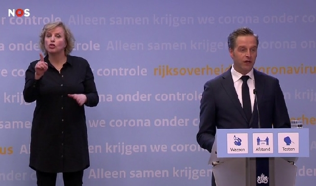 <p>Demissionair zorgminister Hugo de Jonge tijdens de persconferentie.</p>