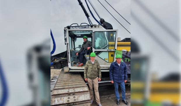 Arco Bikker (wethouder gemeente Molenlanden), Ard Dunnink (directeur Thuis in Bouwen), en Piet Kuipers (vertegenwoordiger CPO-vereniging Doetse Vliet )