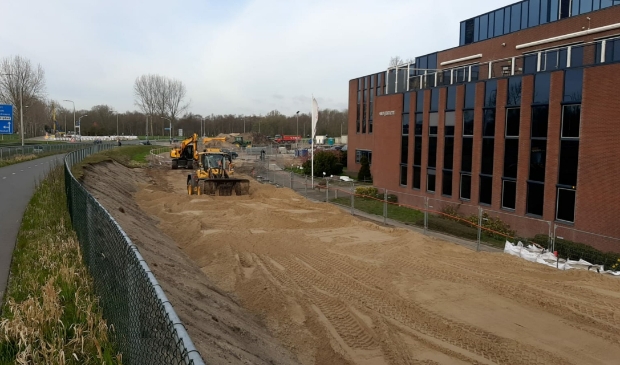 <p>De contouren van de nieuwe verbindingsweg worden al duidelijk.</p>