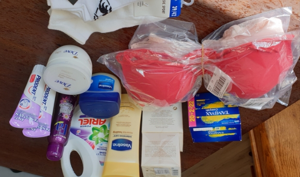 <p>Minima Ouders Gorinchem zamelt onder andere ondergoed, douchegels en maandverband in voor vrouwen die het financieel niet breed hebben.</p>