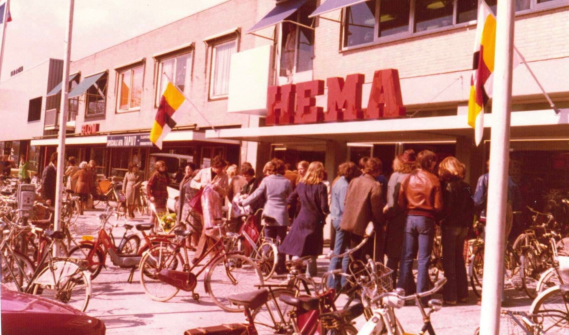 Gaan onderwijzen Begin Oude foto: opening HEMA Hoofddorp 1978 - HCnieuws | Nieuws uit de regio  Hoofddorp