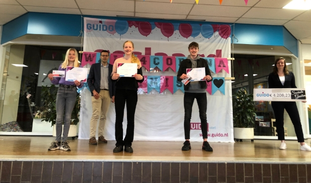 Prijsuitreiking van de Guido walk4corona