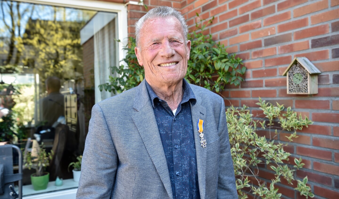 De heer G. Hurenkamp: Lid in de Orde van Oranje Nassau.