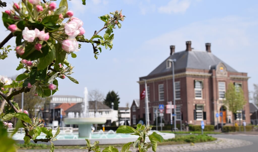 Een bijzondere scherpstelling van het Polderhuis in Hoofddorp. De lente spat er van af bij deze foto van Birgit Cramer.  