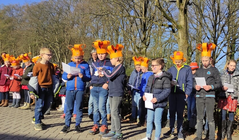 Leerlingen van de Gisbertus Voetiusschool in Doorn zongen 's ochtends eerst liederen en deden daarna fanatiek mee met allerlei spellen.