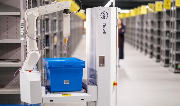 <p>Naast medewerkers worden nu ook twaalf autonome pick-robots ingezet voor het verzamelen van artikelen. </p>