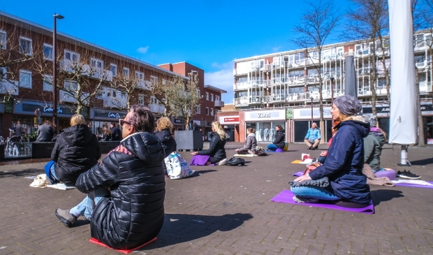 <p>Stille Yoga Manifestatie op het Polderplein</p>
