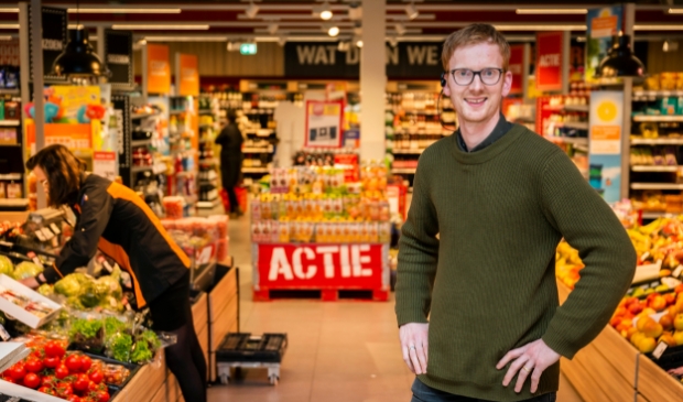 <p>Arjan van 't Goor zoekt versterking voor het team van de Coop in Kootwijkerbroek.</p>