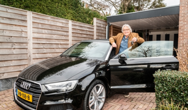 <p>Als het gips van zijn enkel is, gaat Wessel Willemsen snel weer op pad met zijn gepoetste auto. </p>