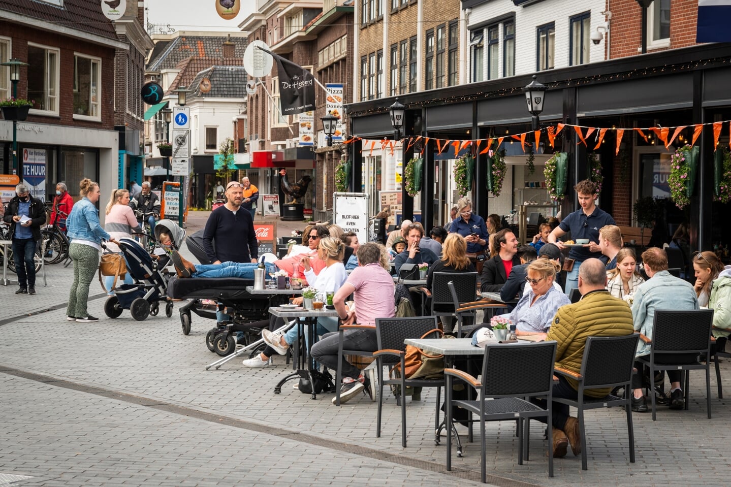 Een gedeelte van het terras van restaurant De Hebberd.