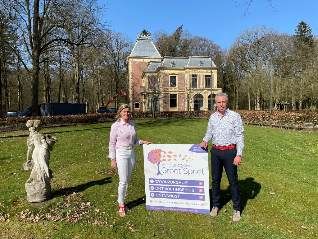 <p>Monique en Arnold Hoeve werken toe naar de opening van Groot Spriel.</p>