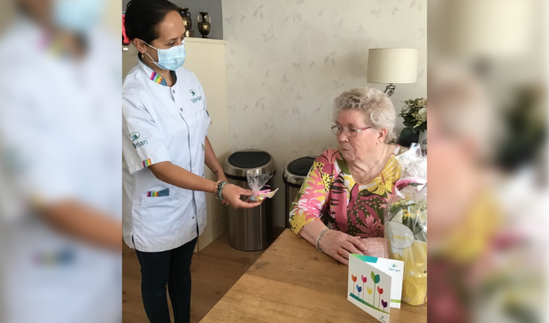 <p>Mevrouw Spekle werd in het zonnetje gezet</p>