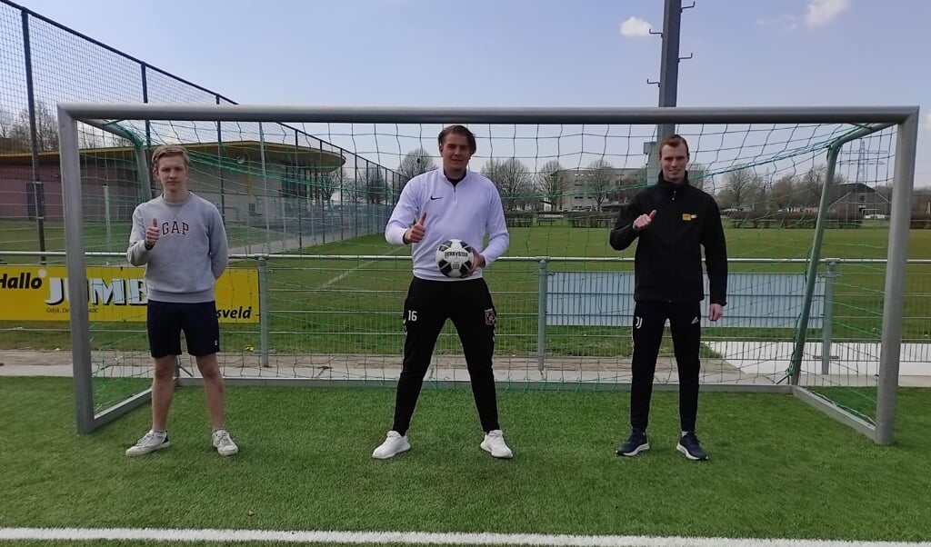 Robin, Enzio en Martijn starten met walking football.