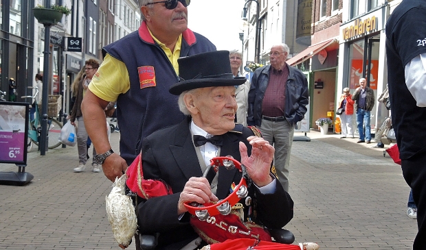 <p>Siem van den Anker, oprichter van het Jazzfestival, bij een van zijn laatste optredens</p>