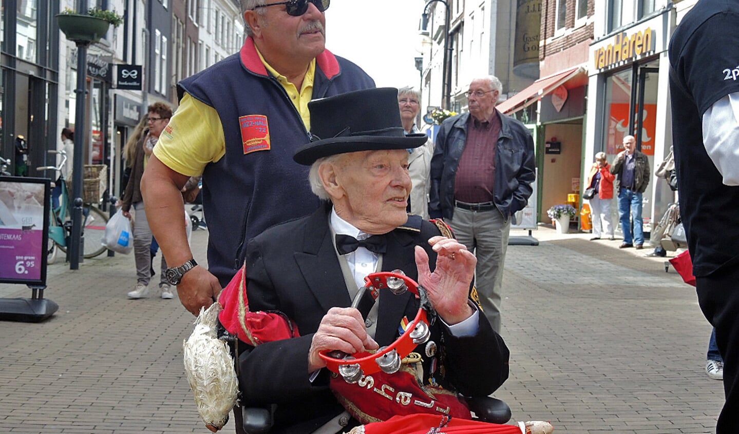 Siem van den Anker, oprichter van het Jazzfestival, bij een van zijn laatste optredens