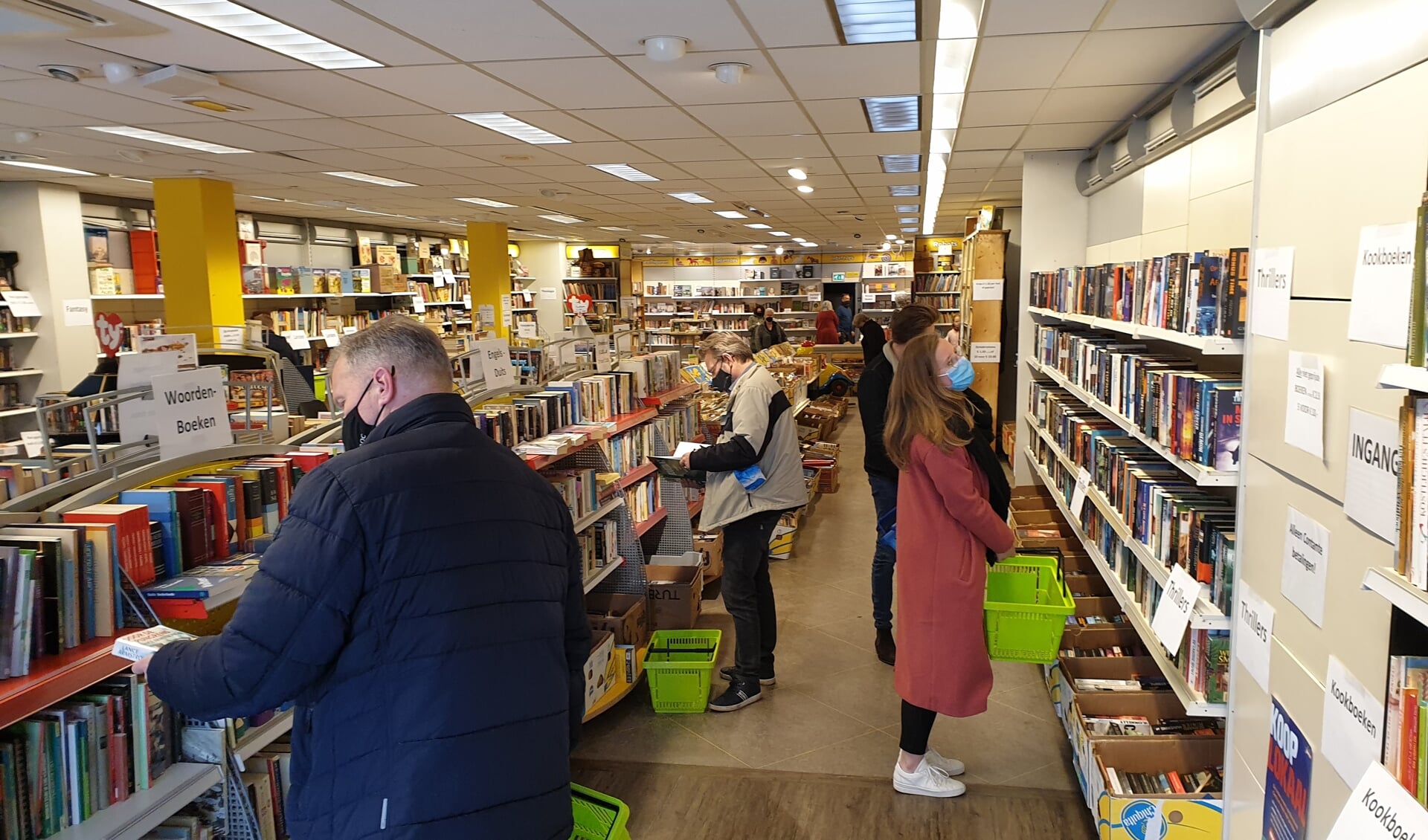 De eerste pop-up boekenmarkt van dit jaar werd goed bezocht.