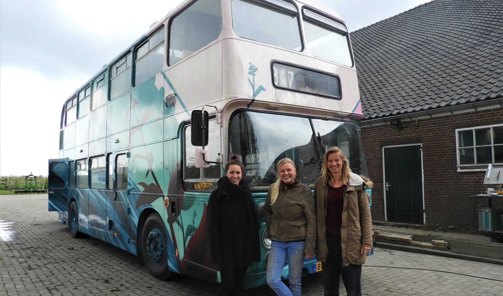 Vanaf augustus rijdt de bus als hostel door het Nederland.