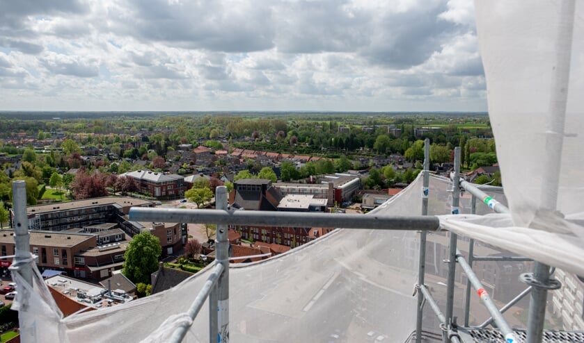 Het uitzicht vanaf de steigers.
