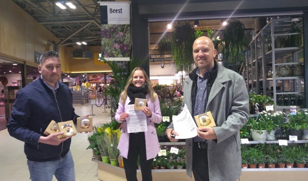 <p>Media-adviseurs Michel Rodenburg (De Stad Amersfoort), Linde Meijerink (Stad Nijkerk) en Arnout Wagemans (de Leusder Krant) toonden hun waardering.</p>