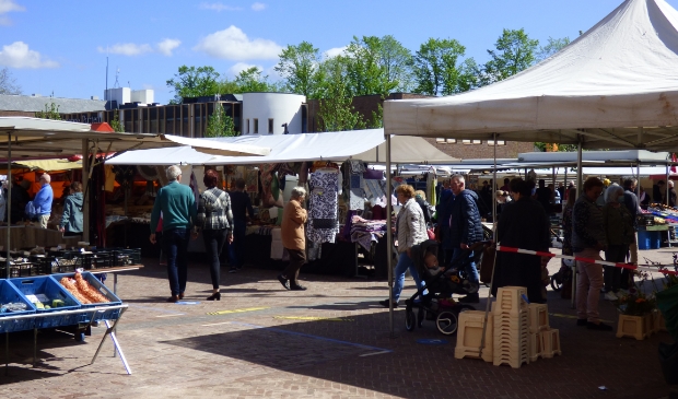 De markt in Putten op woensdag 12 mei.