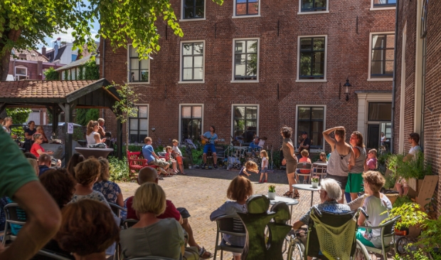 <p>Eerdere editie van Gluren bij de Buren</p>