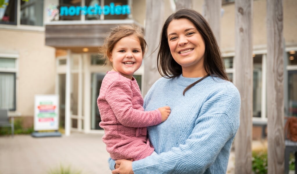 Natasha Venter en dochter Lara doen beiden vrijwilligerswerk in Norschoten.