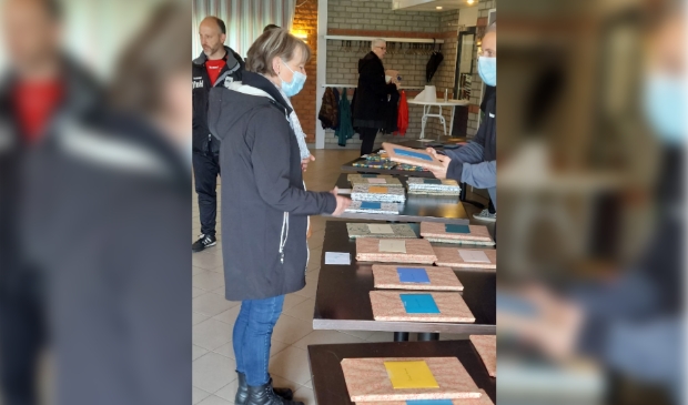 uitreiken presentje in coronastijl