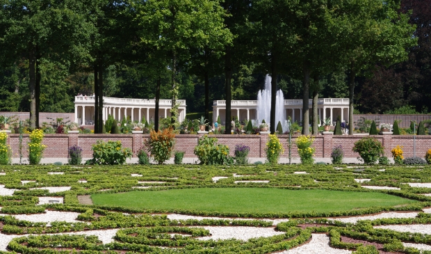 <p>Licht klassieke muziek in de tuinen van Paleis Het Loo</p>