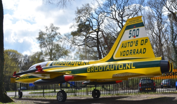 <p>Het vliegtuig is van polyester en weegt 3.500 kilo.</p>