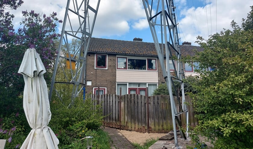 Oplossing fotoquiz 52: Ede, Hoek Timorlaan/Proosdijerveldweg: hoogspanningsmast in tuin.