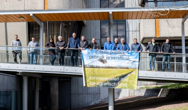 <p>Een deel van de actiegroep op het Raadhuisplein in Ede</p>
