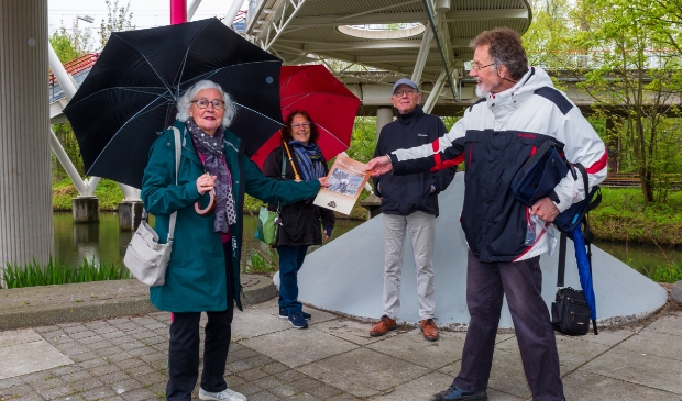 v.l.n.r. Ans Quirijnen (St. Oud-Duivendrecht), Willy Brinkman, Wim Welling en Ruud Siekerman (Historische Vereniging Wolfgerus van Aemstel)