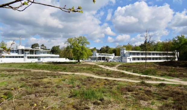 Voormalig Sanatorium/Ziekenhuis Zonnestraal (1928-o.a. Architect Jan Duiker)