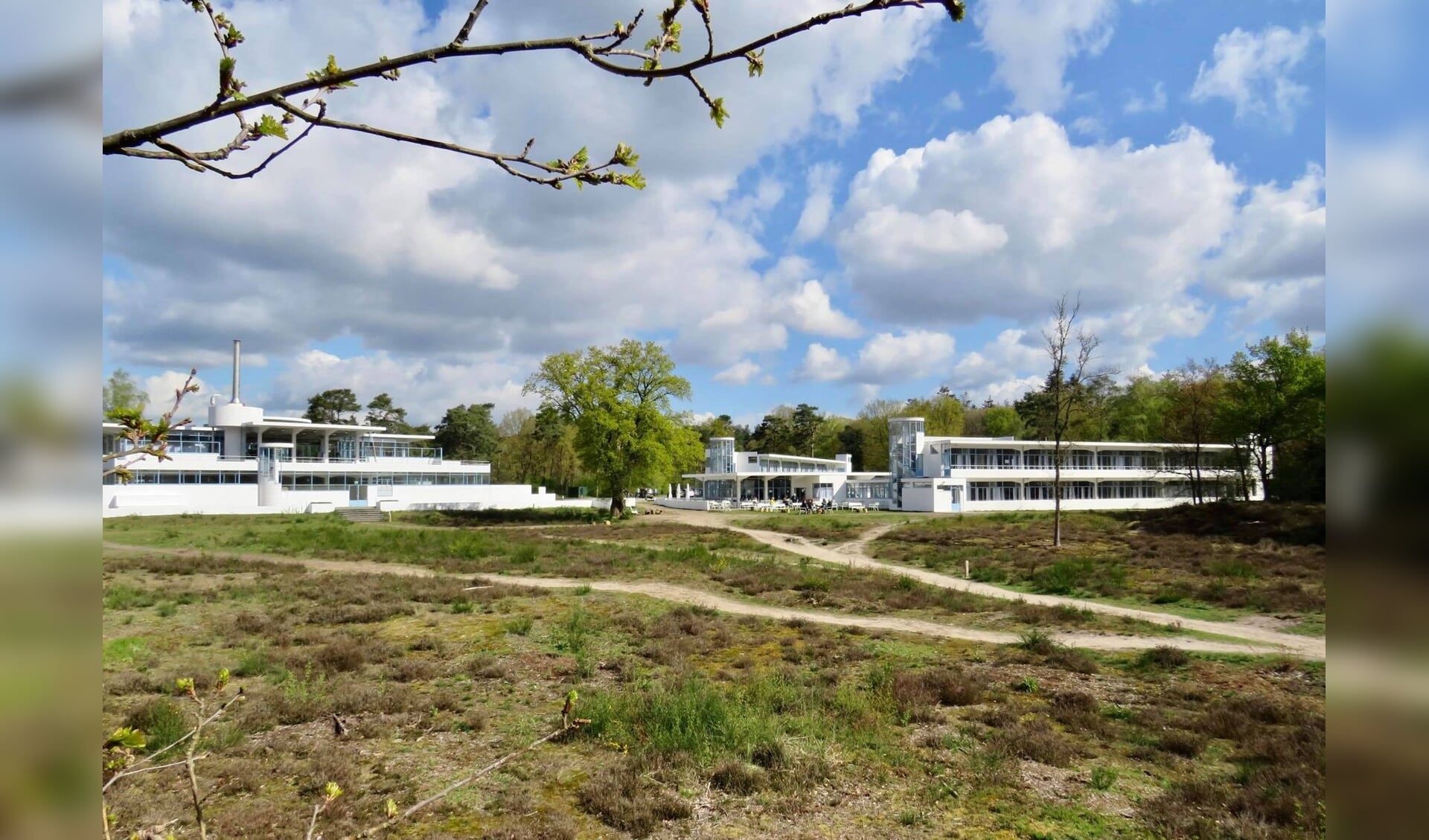 Voormalig Sanatorium/Ziekenhuis Zonnestraal  (1928-o.a. Architect Jan Duiker)