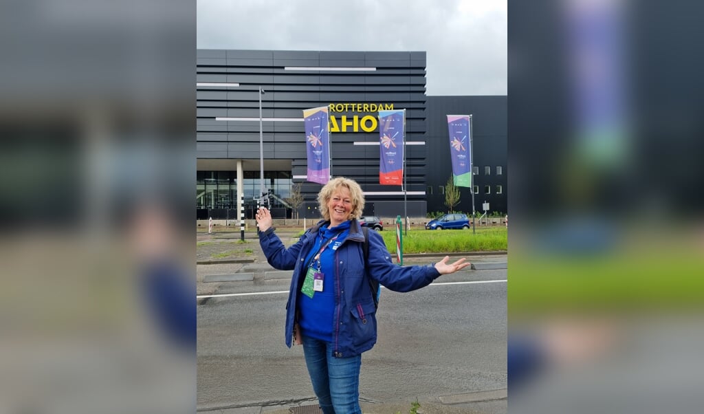 Yvonne de Ruiter geniet van de sfeer in en bij Ahoy in Rotterdam.