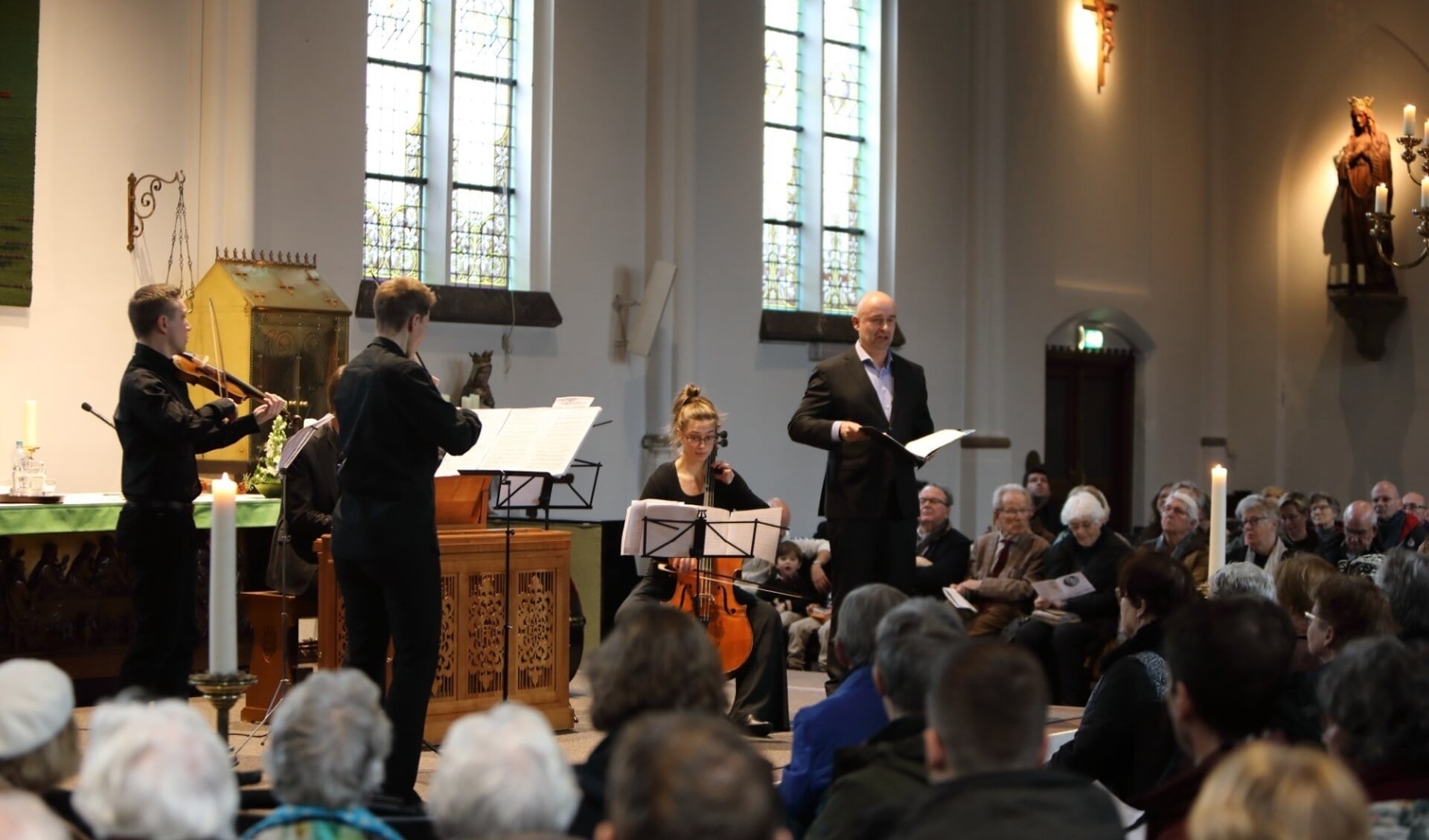 De uitvoering van een cantate in de Jozefkerk.